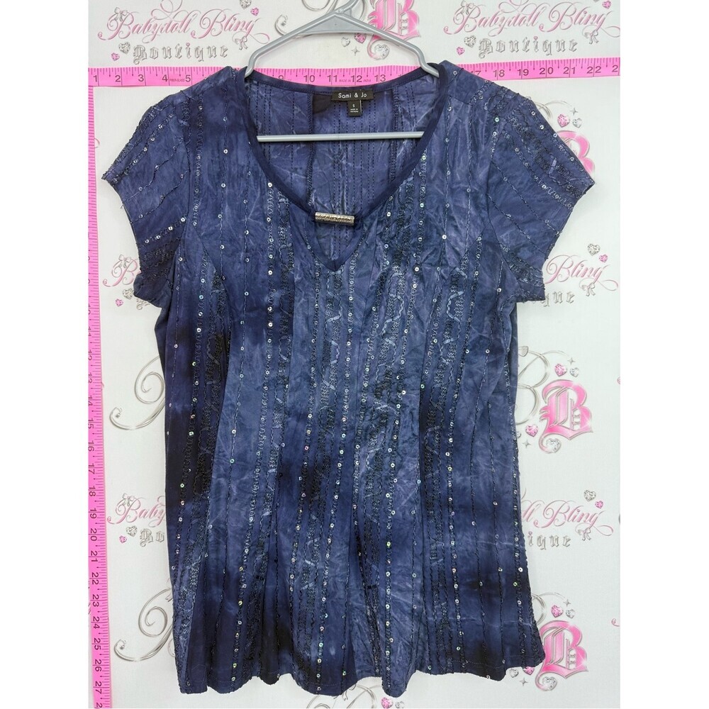 Sami & Jo Navy Sequin-Striped V-Neck Short Sleeve Top